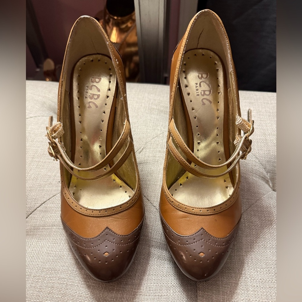 BCBG Paris Mary Jane Heels Size 8 Brown Tan Brogue Oxford Pumps Vintage Style - Picture 2 of 13